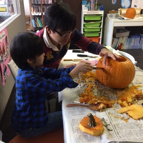 ハロウィンイベント「Pumpkin carving!」 | 英語学童ACCESS